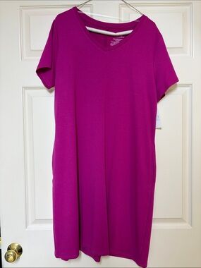 Time and Tru V-Neck Short Sleeve Dress in Fuchsia